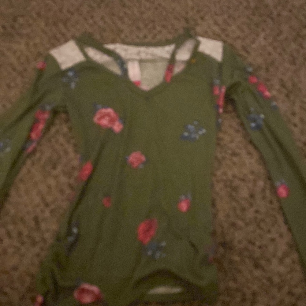 I’m selling a shirt I can’t fit